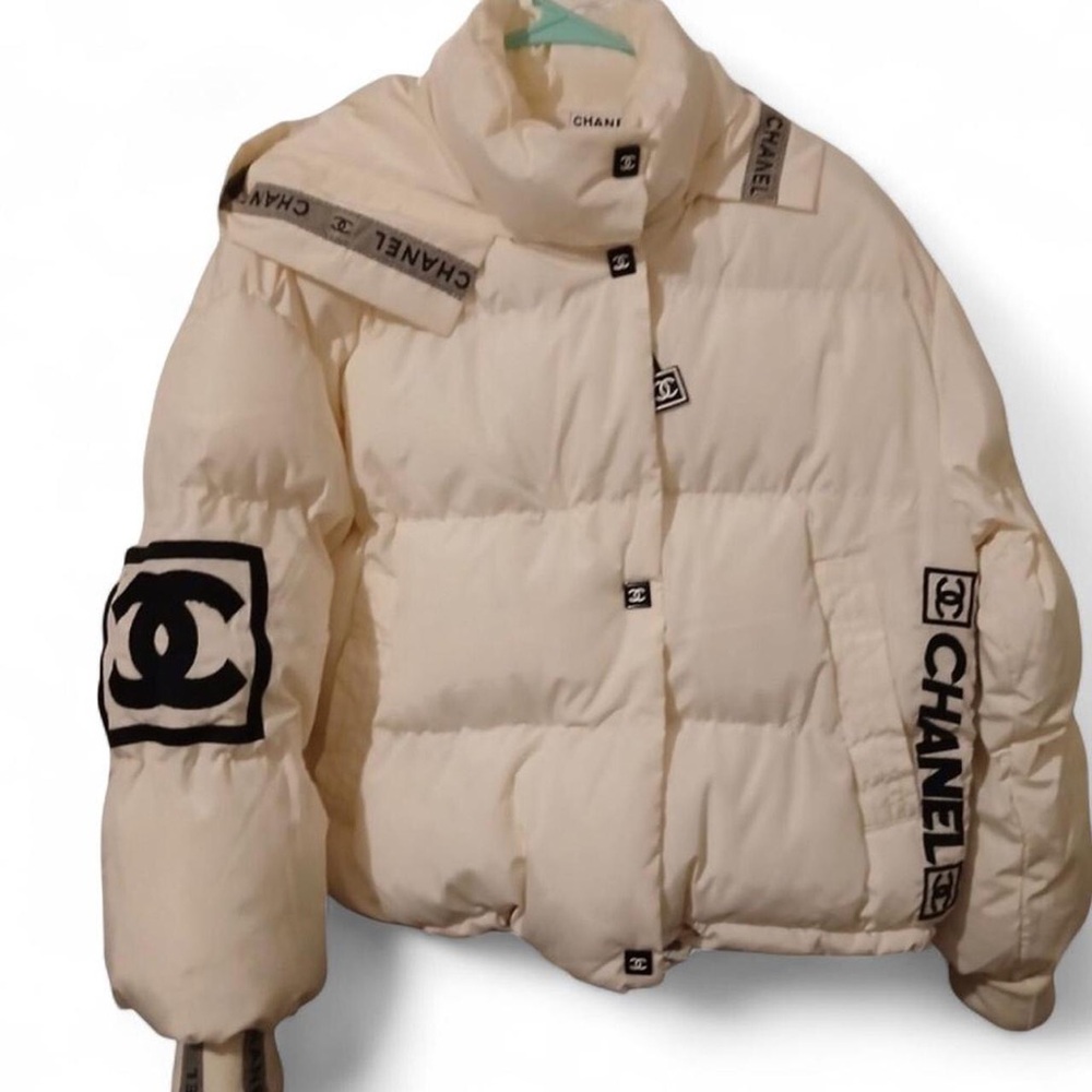 Chanel White Puffer Jacket Down Puffer Coat Size M NWOT Authentic Beige 2001
